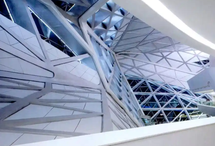 城东钢结构不仅是工程技术,更是融合历史、艺术与哲学的载体!